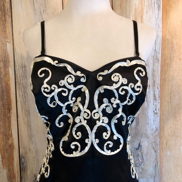 WHBM Black Strap/Strapless Fit & Flare Cocktail Dress White Ribbon sz 4 EUC! - Picture 2 of 5